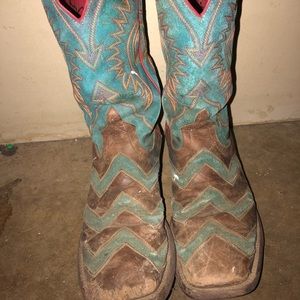 Macie bean boots, dog chewed the top